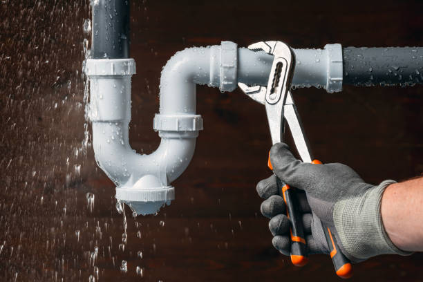 Professional Leak Detection technician working in Hawkeye, IA